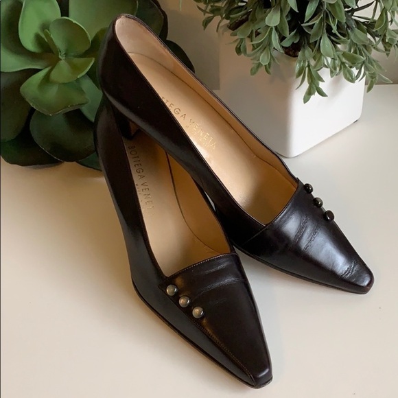 Bottega Veneta Chic Brown Leather Pointed Heels - Picture 8 of 8